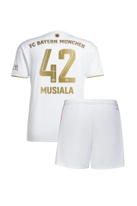 Bayern Munich Jamal Musiala #42 Babytruitje Uit tenue Kind 2022-23 Korte Mouw (+ Korte broeken)